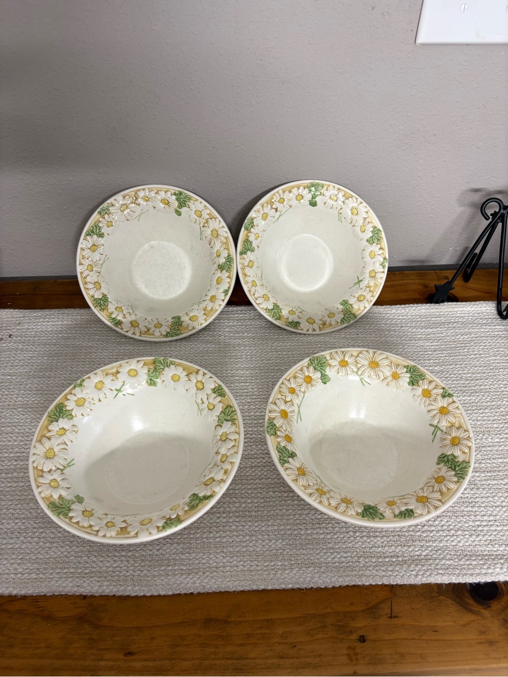 Floral Daisy Ceramic Serving Bowls in Cream and Yellow (Set of 4)